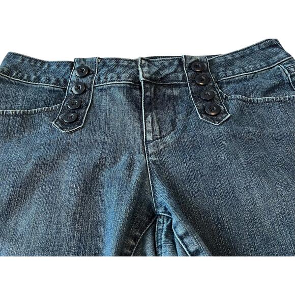 ELLE HIGH-RISE CAPRI JEANS, WOMENS, 8 (32 WAIST), DENIM BLUE-SLIGHTLY DISTRESSED - Picture 2 of 11